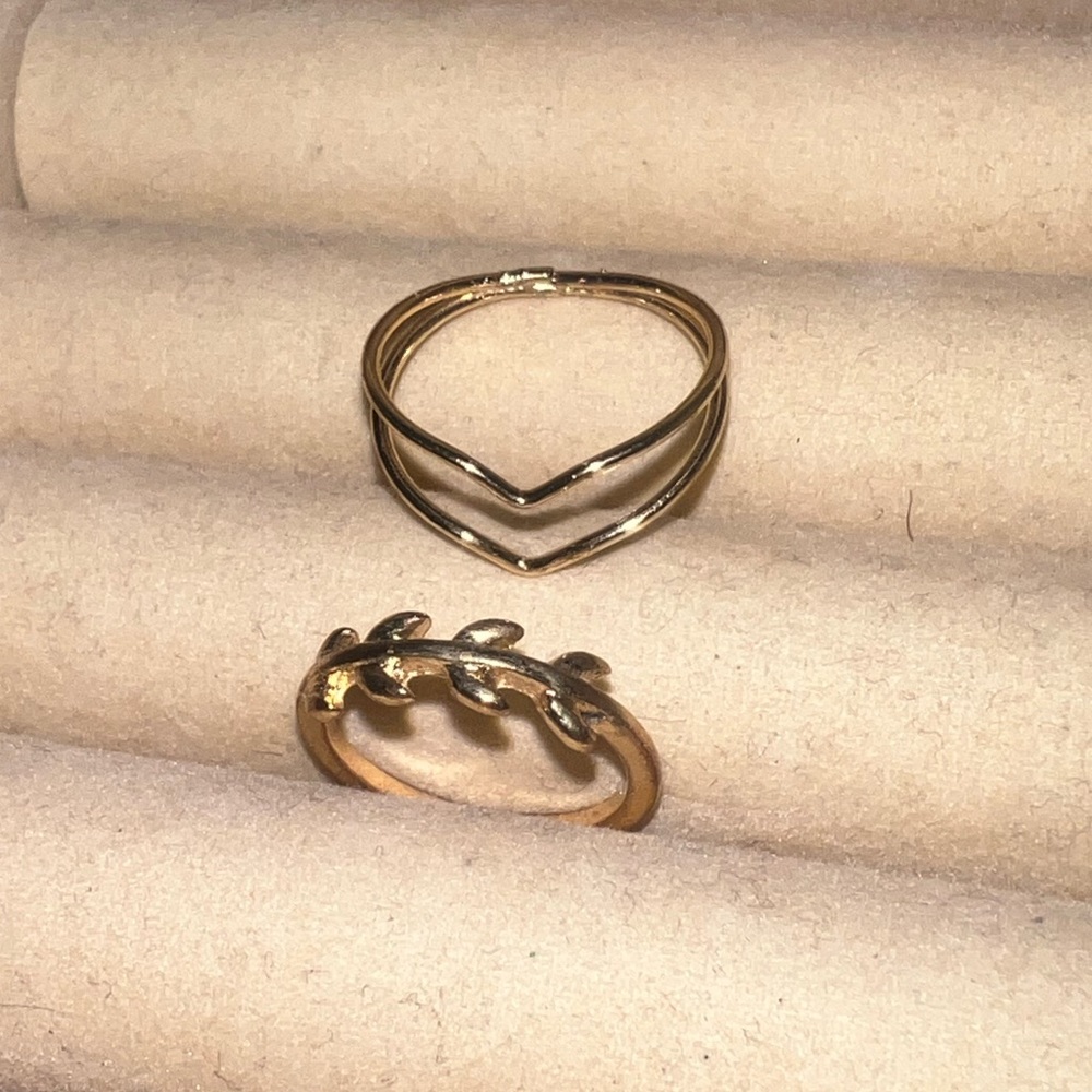 Stackable Gold Tone Leaf Ring Set Size 5/6 - Picture 2 of 6